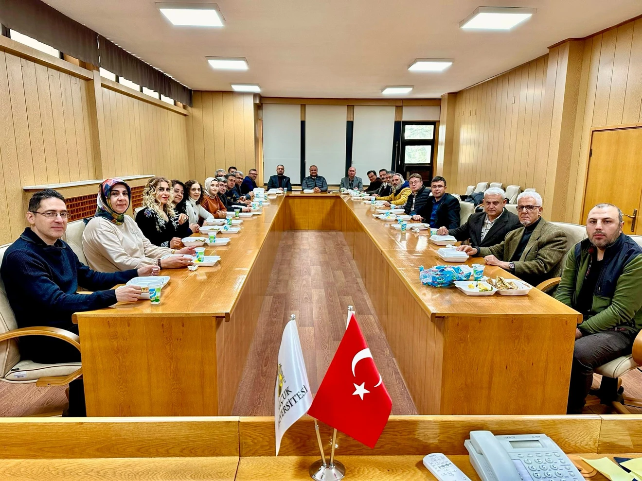 Enstitümüz Eski Müdür Yardımcıları ve Yönetim Kurulu Üyelerine Veda Yemeği Düzenledi